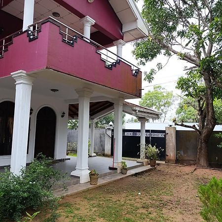 S And P Airport Transit Hostel And Villa 01 Негомбо Екстериор снимка