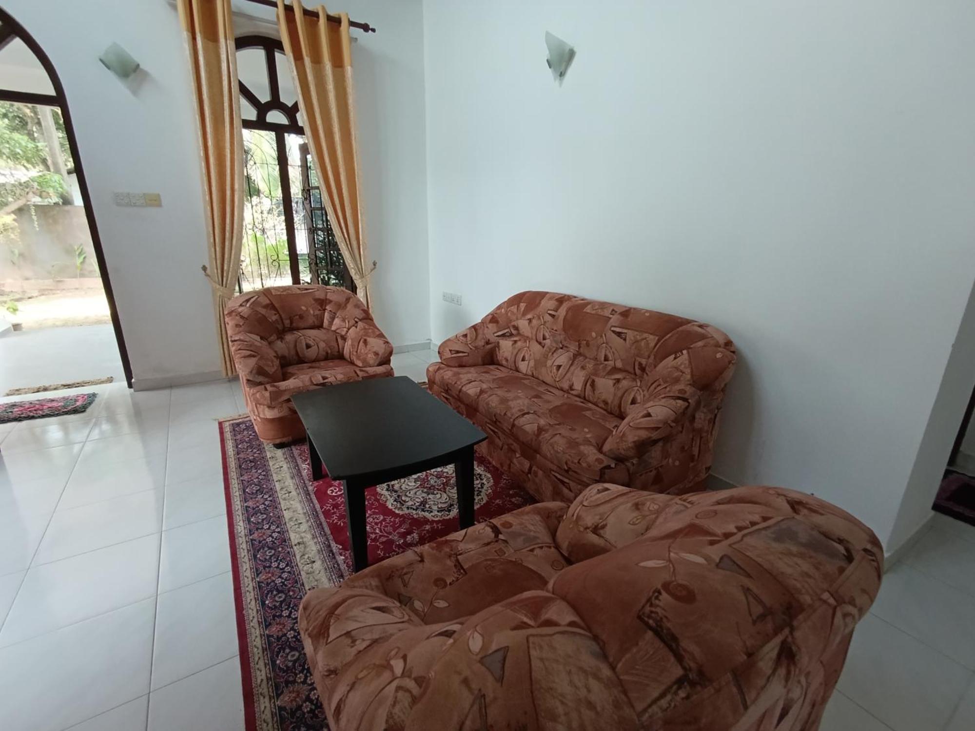 S And P Airport Transit Hostel And Villa 01 Негомбо Екстериор снимка