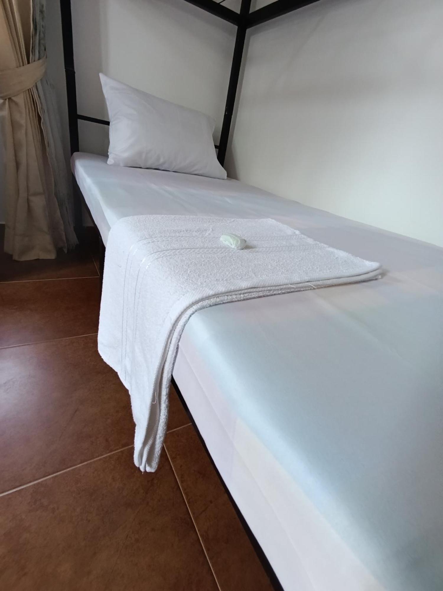 S And P Airport Transit Hostel And Villa 01 Негомбо Екстериор снимка