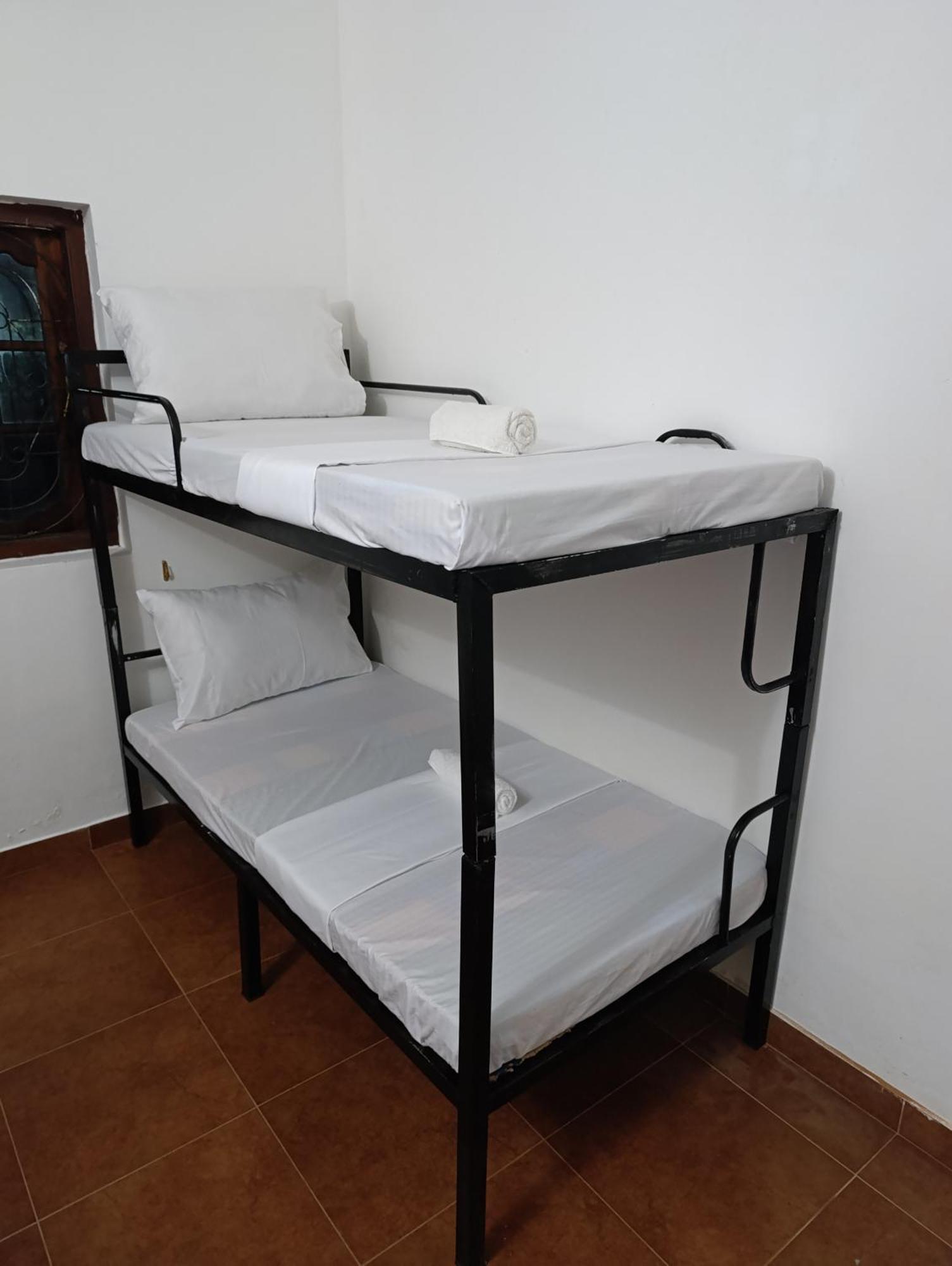 S And P Airport Transit Hostel And Villa 01 Негомбо Екстериор снимка