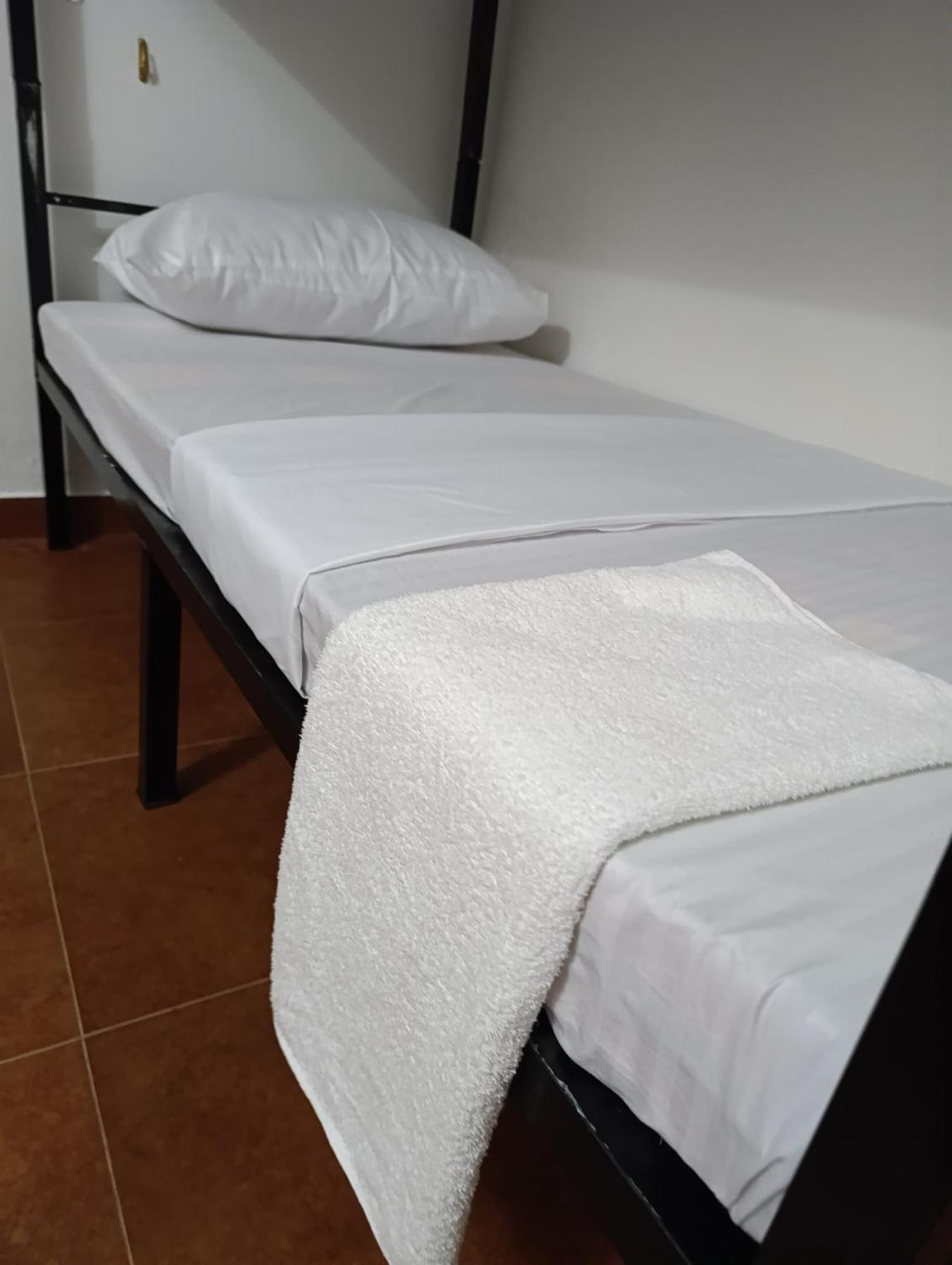 S And P Airport Transit Hostel And Villa 01 Негомбо Екстериор снимка