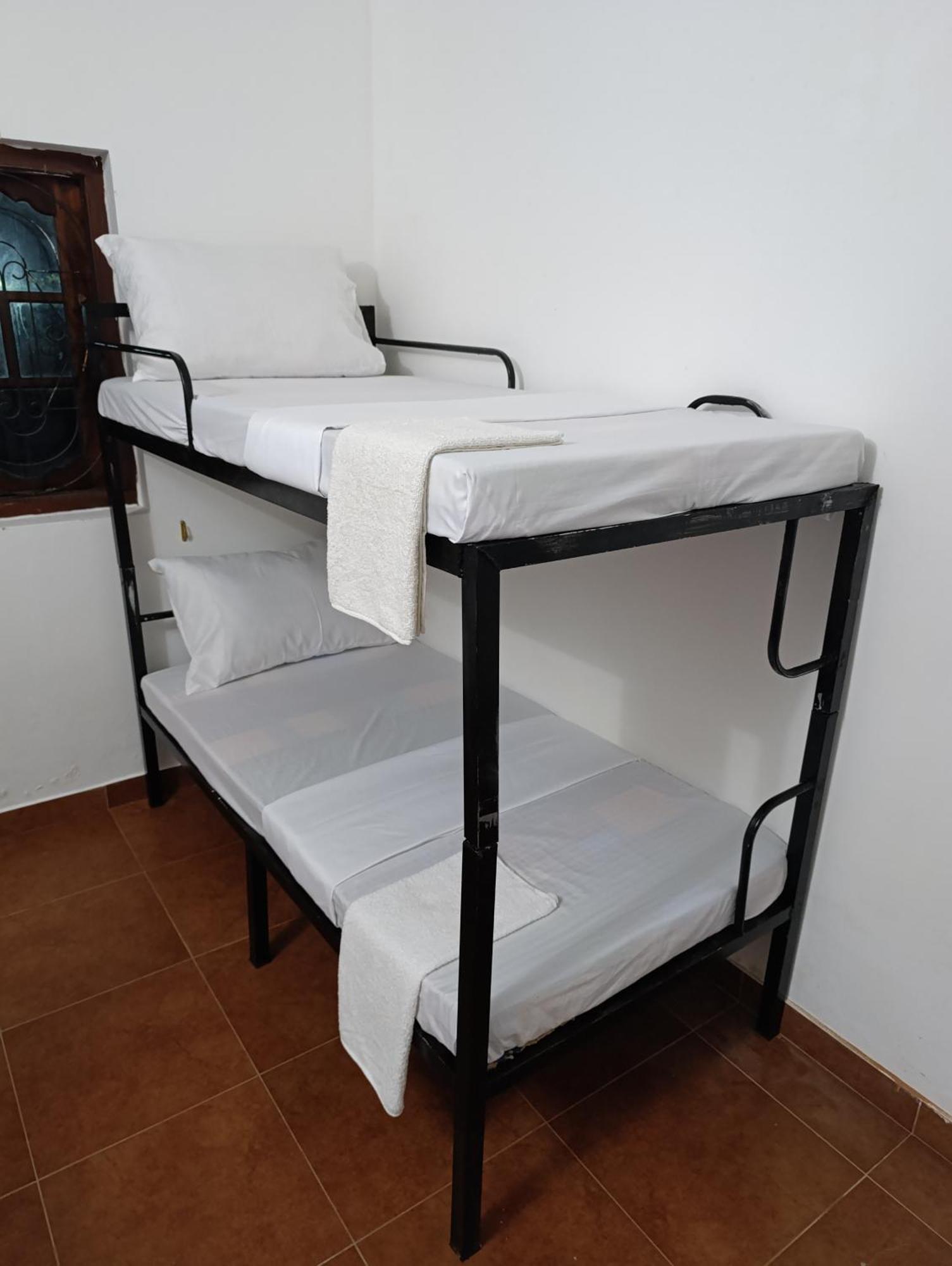 S And P Airport Transit Hostel And Villa 01 Негомбо Екстериор снимка