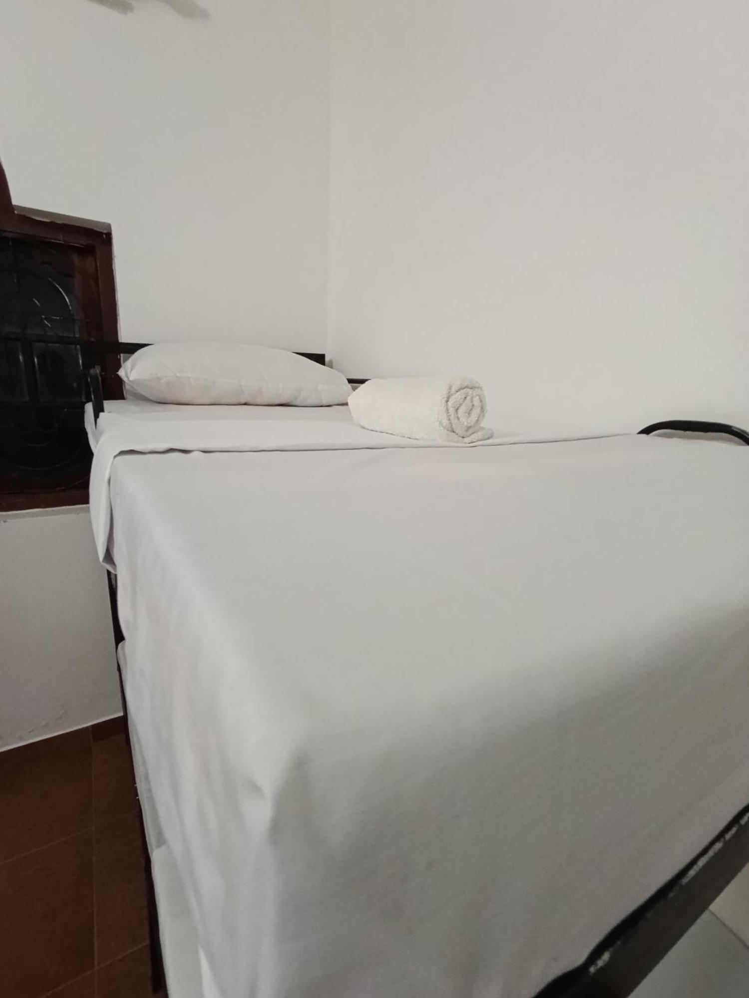 S And P Airport Transit Hostel And Villa 01 Негомбо Екстериор снимка