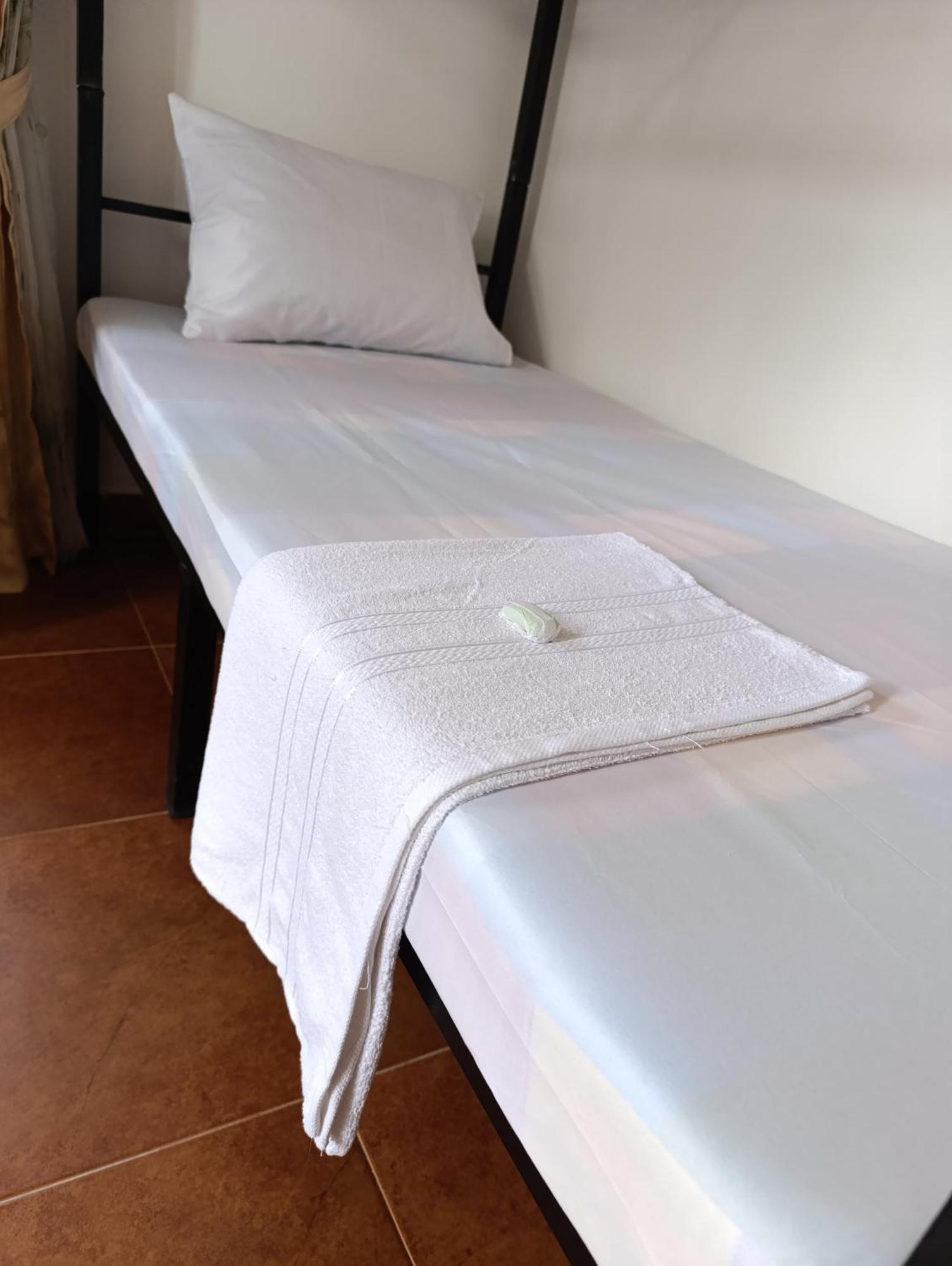 S And P Airport Transit Hostel And Villa 01 Негомбо Екстериор снимка