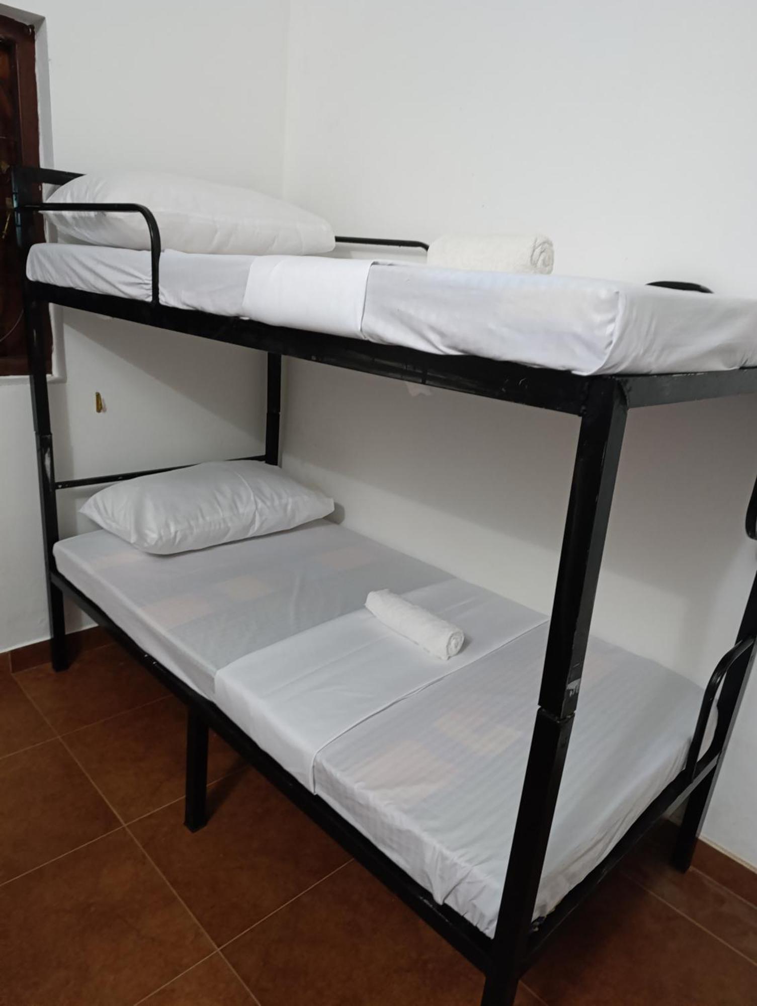 S And P Airport Transit Hostel And Villa 01 Негомбо Екстериор снимка